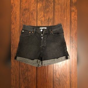 RESERVED Levi’s Wedgie Short